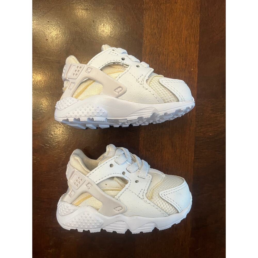 Nike Baby Huarache Run White Sneakers Size 2C Preowned Light Wear